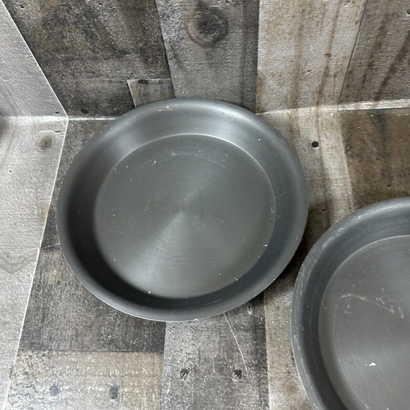 Miracle Maid USA Set of Two 9" Round Layer Cake Baking Pans 9 x 1 1/4 - Picture 3 of 7